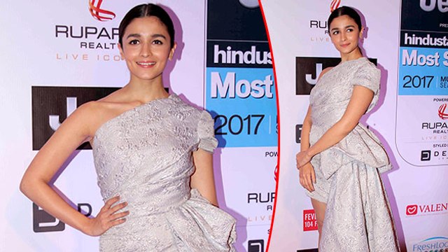Alia Bhatt's Adorable Appearance on HT Stylish Awards 2017 Red Carpet