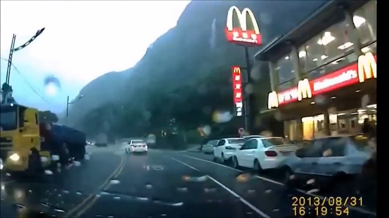 【閲覧注意】衝撃映像最新版 恐怖の洪水映像集