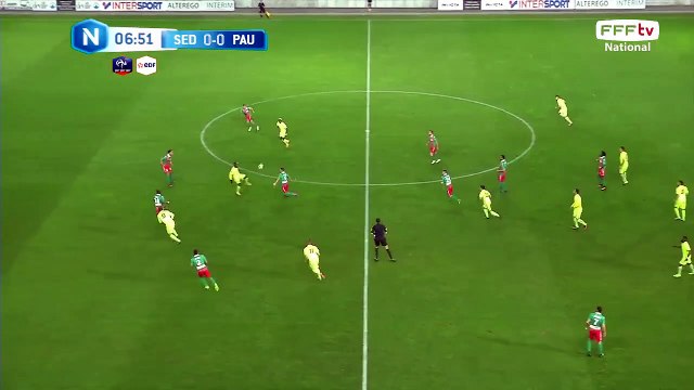 Oh la grosse frappe au dessus de la transversale !