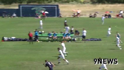 Ce footballeur a accompli un exploit en marquant un but fantastique, mais le but a été refusé par l’arbitre...