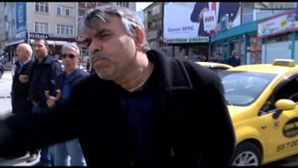 Tır Devrilme Tehlikesi Geçirdi, Keresteler Yola Saçıldı