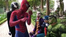 1.2.3... Fly Spiderman into Lake Shark Feed!!! Superheroes Joker Hulk Venom Children Action Movies (4)