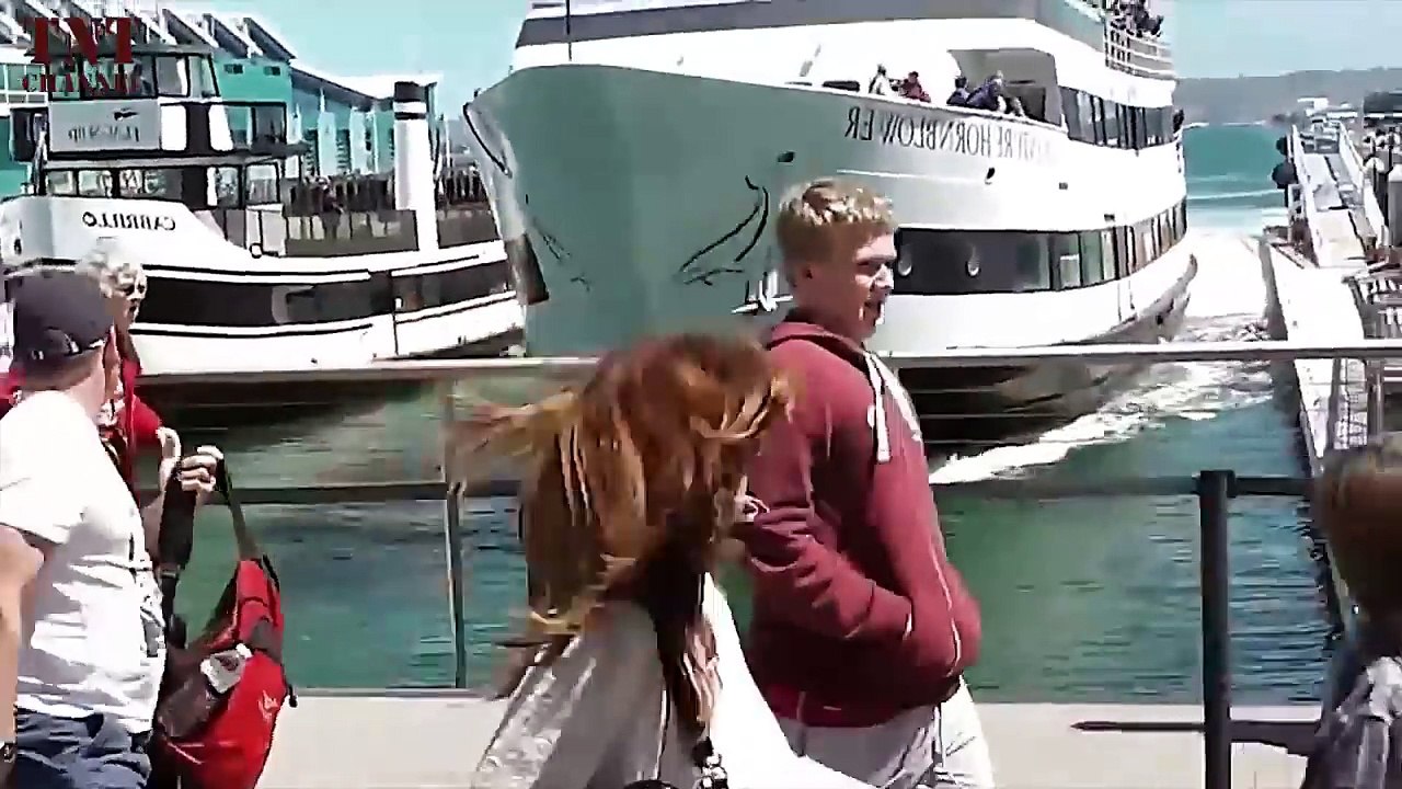 Epic SHIP CRASHES [TNT Channel]