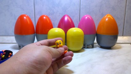 Tải video: Unboxing Very cool 15 years old Kinder Surprise Egg Toys. Unwrapping Kinder surprise eggs.