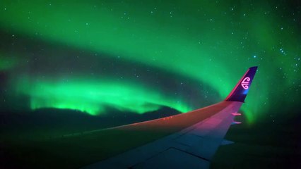 Fascinant : Ils font un tour en charter juste pour observer les aurores australes