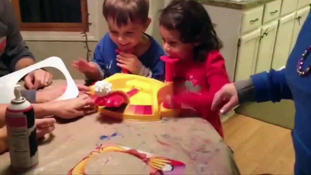 Cette fillette n'a pas tout compris au jeu de la Pie Face