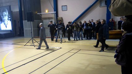 L'arrivée du cercueil d'Henri Emmanuelli à son hommage civil