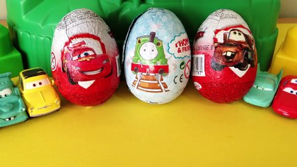 Surprise Eggs Crash Unwrapping Thomas & Percy Vs Lightning McQueen Cars LEOKIMVIDEO