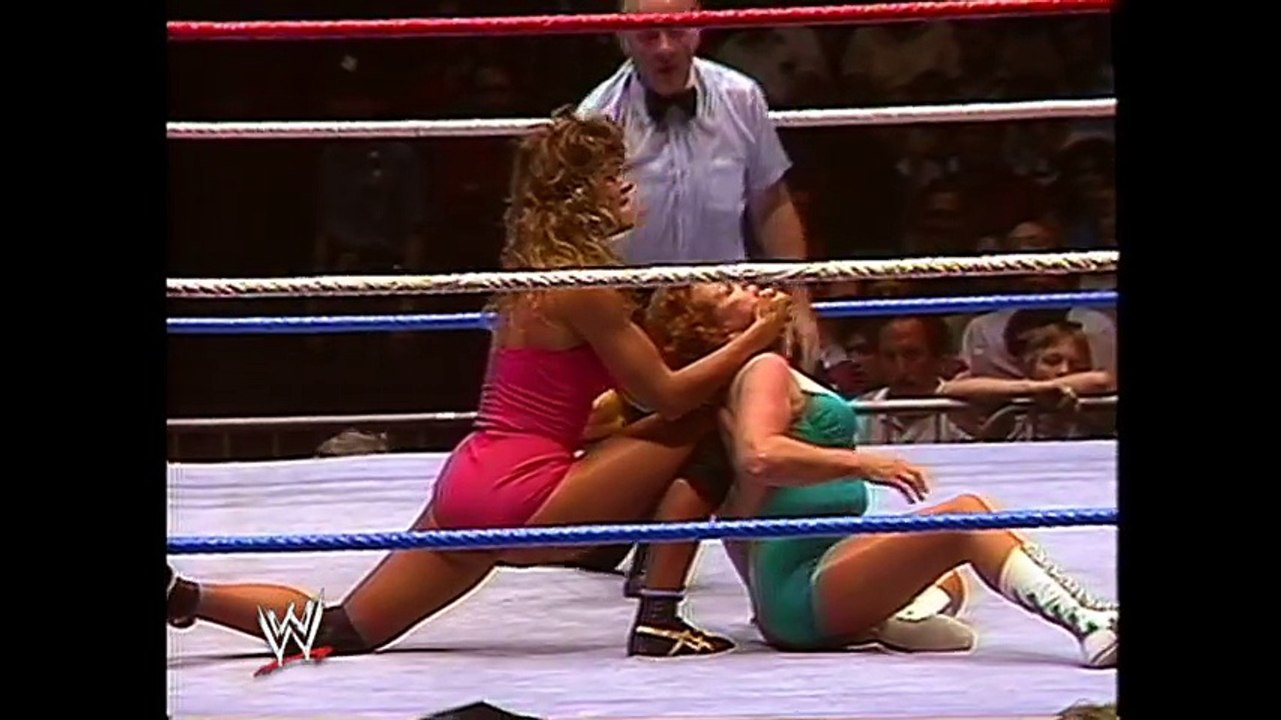 WWE Hall of Fame  Wendi Richter defeats Fabulous Moolah to
