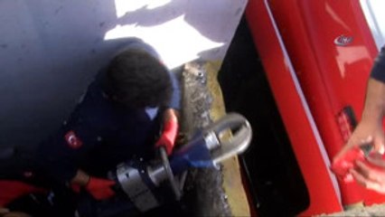 Damdan Boşluğa Düşen Yaşlı Adamı İtfaiye Kurtardı