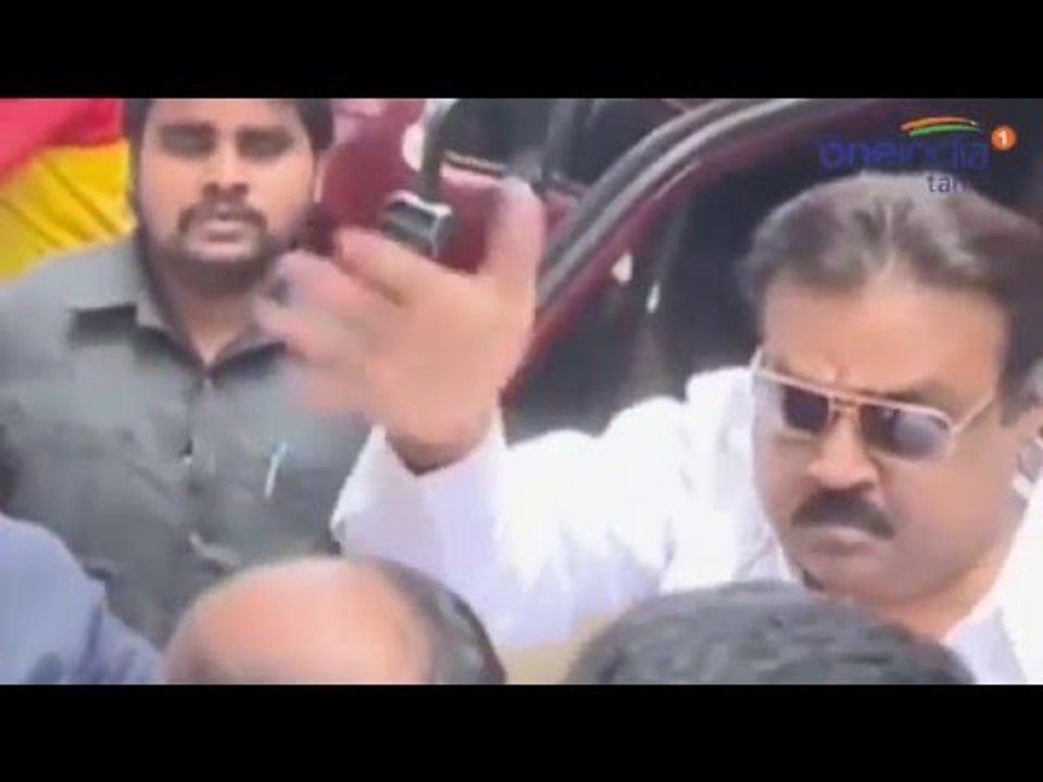 vijayakanth slaps | Vijayakanth slap his bodyguard | பாதுகாவலரை அடித்த விஜயகாந்த் - Oneindia Tamil