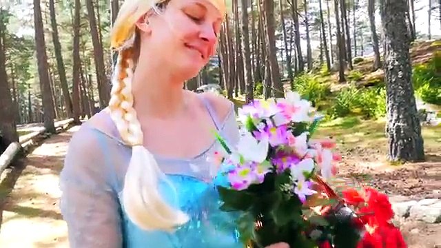 Инопланетянин Эльза лягушка замороженный замороженные фут весело в в в в джокер поцелуй жизнь шалость реальная человек-паук