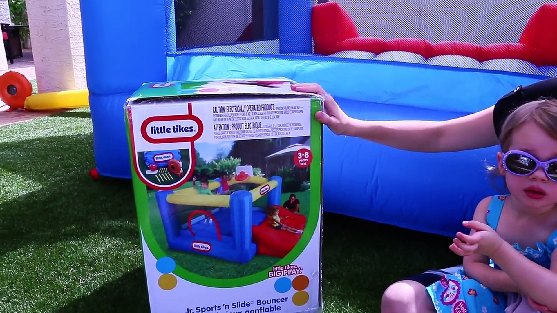 little tikes bouncy castle slide into ball pit