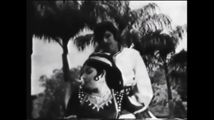 A song from Shireen Farhad Movie - د شيرين فرهاد د فلم يوه سندره - پټ پټ راته گورې ته په سترگو کې