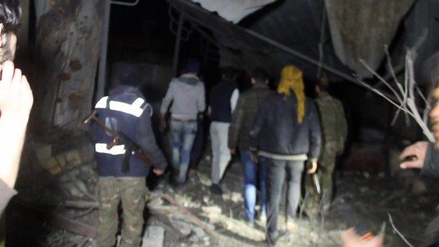 16 قتيلا في غارة جوية على سجن في ادلب بشمال غرب سوريا
