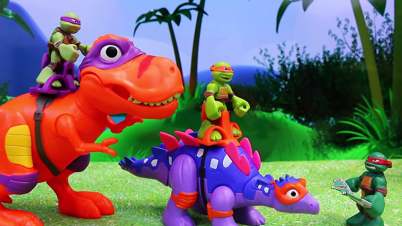 Teenage Mutant Ninja Turtles Metalhead Builds Robo Raptor Eating Pizza with T-Rex Dinosaur