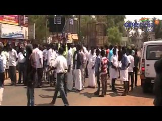 அம்பேத்கர் பிறந்த நாள் விவகாரம்- சாலை மறியல்