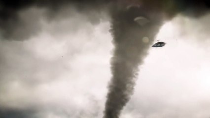 Elicottero inghiottito da un tornado ad Oklahoma City. Spaventoso!