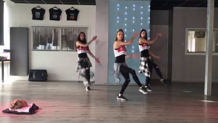 Üç muhteşem kızın dansı