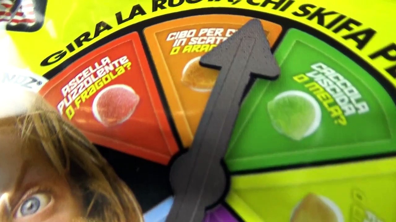 NUOVE caramelle RISKIA IL GUSTO - Challenge: Giulia vs Federica