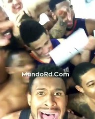 Fijate como celebraron en los camerinos los 70 puntos que anoto anoche "Devin Booker"
