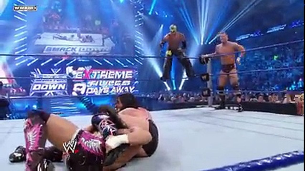 Rey Mysterio & The Hart Dynasty vs. The Straight Edge