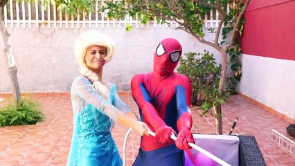 Is Spiderman in Love With Poison Ivy? Frozen Elsa vs Evil Superman! Baby Spiderman in Real
