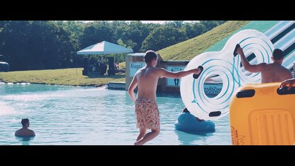 OMG! Ce toboggan ressemble à n’importe quel autre, mais attendez de voir le bas!