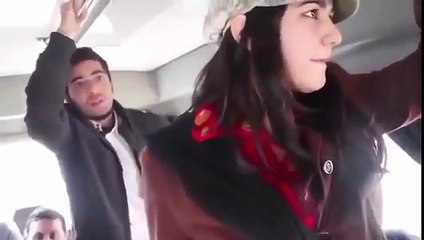 ‫کتنی بے شرم ہیں یہ لڑکیاں ! آپ خود دیکھ لیں‬