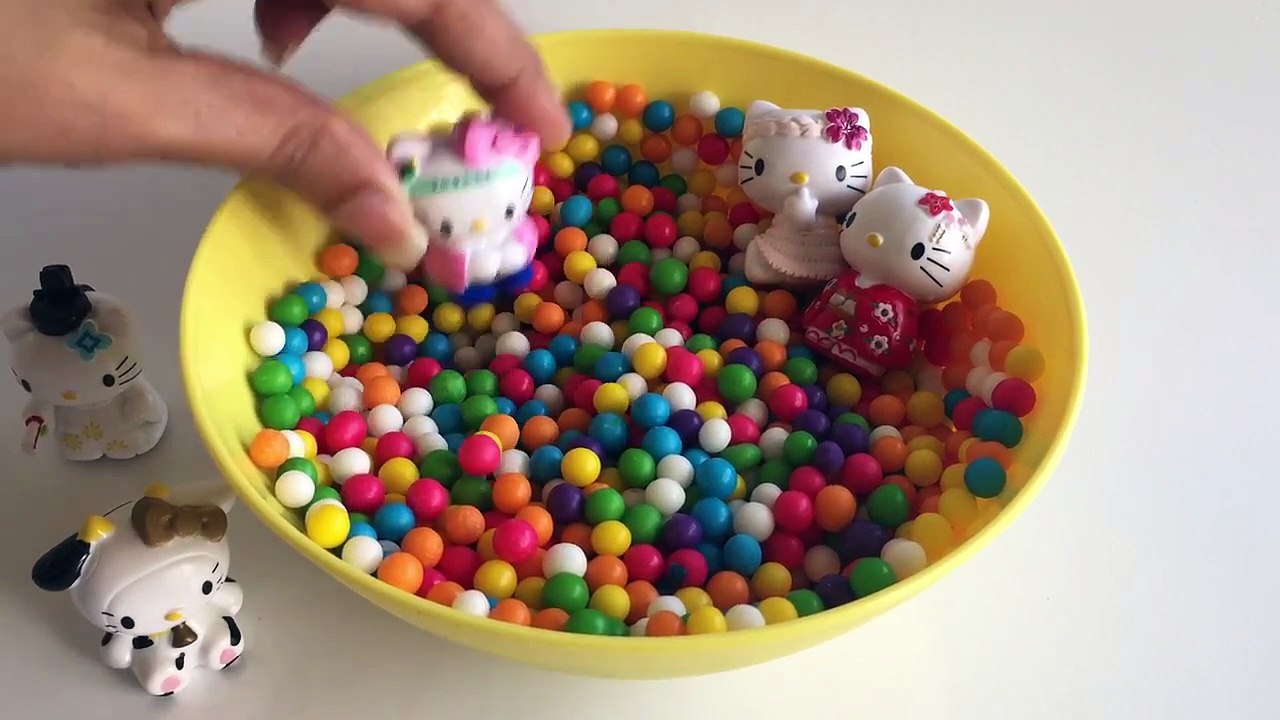 Hello Kitty Jumping on the Bed _ Nursery Rhyme Song _ music video children-lJRFlgPGlU8