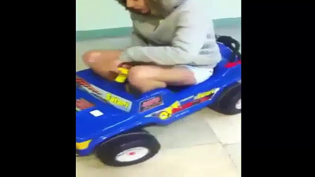 funny womens videos A men is coming behind a girl and women cries  ||so funny   | funny vines