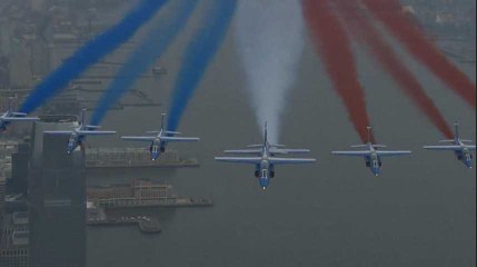 Pour la première fois depuis 31 ans, la Patrouille de France survole la Statue de la Liberté