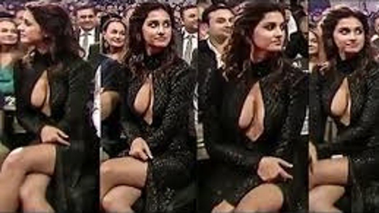 Disha Patani hot Wardrobe at Filmfare Awards 2017