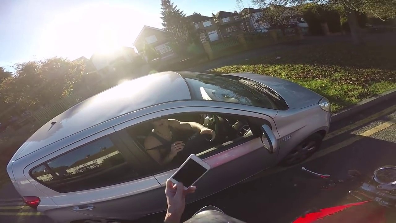 Tu veux ton portable ? Fallait pas me faire chier...