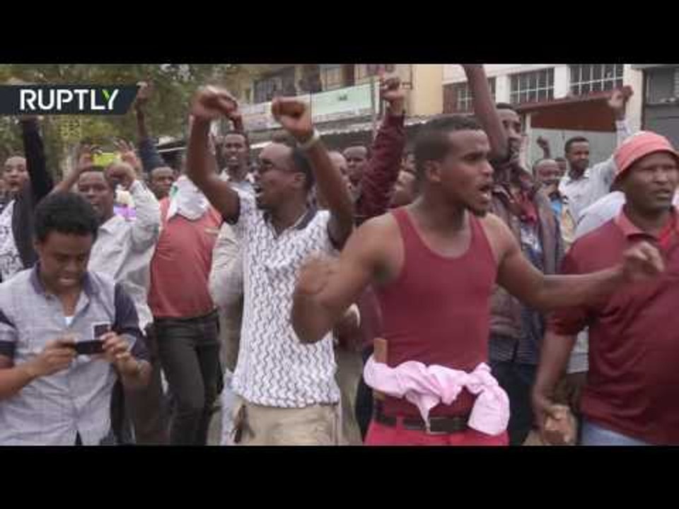 Violence erupts in S. Africa as police clash with anti-immigrant demonstrators