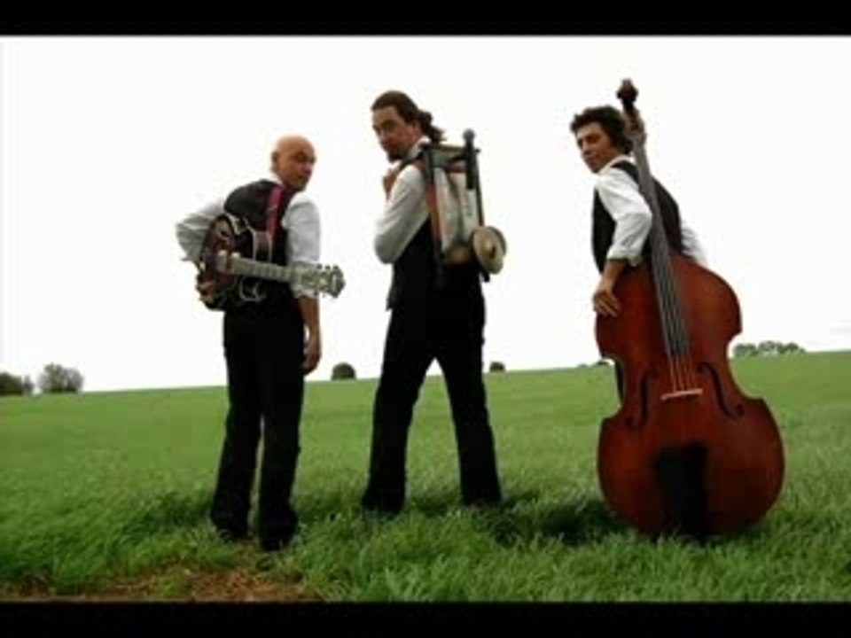 Les Polis Sont Acoustiques Ces Gens là