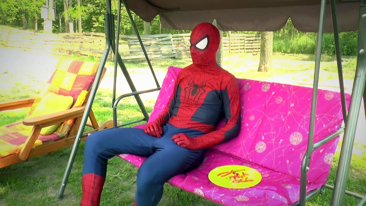 Frozen Elsa LOSES HER NOSE! w/ Spiderman, Pink Spidergirl, Poison Ivy, Maleficent, Rapunze