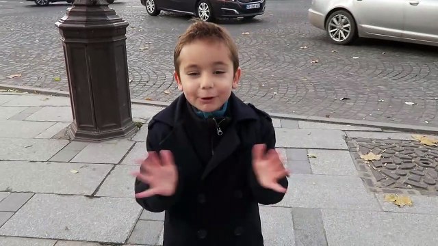 VLOG - Shopping sur les Champs-Élysées - Fnac, Disney Store et Quick-ztVPsLA