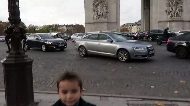 VLOG - Shopping sur les Champs-Élysées - Fnac, Disney Store et Quick-ztVPs