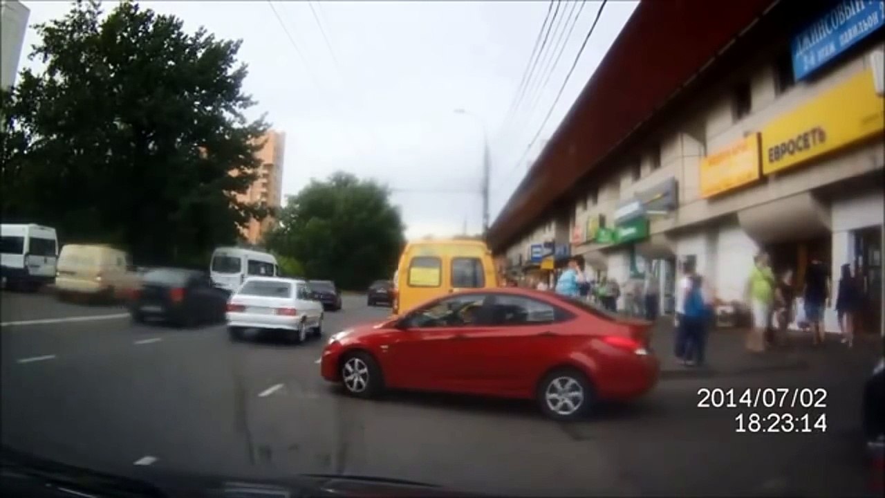 Car Crashes-Shocking dash camera HD #184