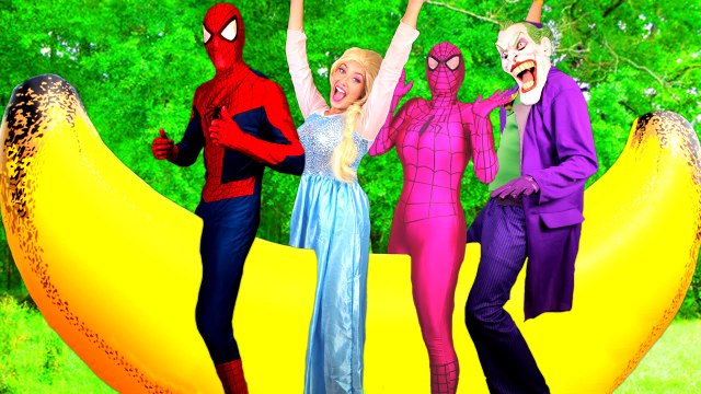 Spiderman & Frozen Elsa’s GIANT BANANA! w- Bad Baby Joker Girl Pink Spidergirl Anna! Superhero Fun