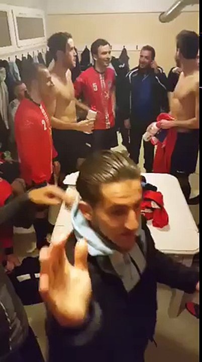 Chant de joie dans le vestiaire de notre équipe fanion après la victoire contre LAVERNOSE 25/03/2017