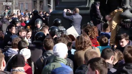 Московская полиция задерживает митингующих