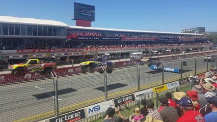 Course de voitures qui décollent à chaque tour !!