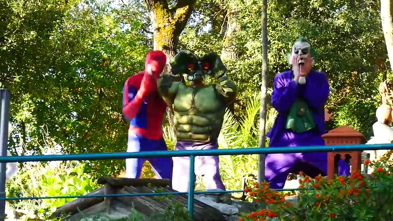 Frozen Elsa loose Costume & Remain Naked?! Vs Joker Prank And Spiderman - Funny Superheroe