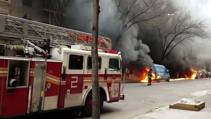 Incendie de 8 voitures dans une rue de New York