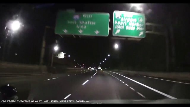 Un chauffard ivre rate le virage et percute un séparateur de voie