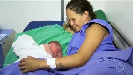 Vejam o caso do Bebê que caiu da maca, em um hospital de Brasília.