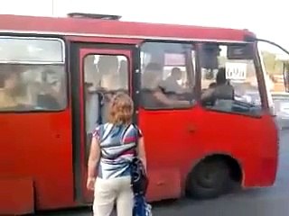 otobüs otobüs olalı böyle birşey görmemiştir lastikler nerdeyse patlayacak