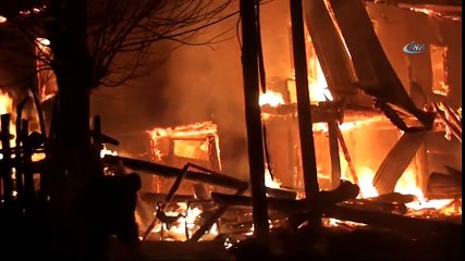 Feke’de Ev Yangını Dört Çocuklu Aile Evsiz Kaldı